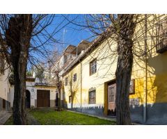 Casa con encanto a reformar en plena Cuesta del Chapiz. Patio, varias terrazas y mucho más