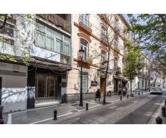 Magnífico piso de 200 m² ubicado junto a Plaza Trinidad ideal para vivir o para invertir.