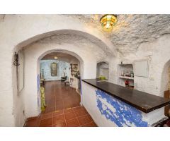Cueva en el Sacromonte con magnífica ubicación.