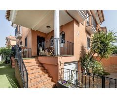 Exclusivo Chalet Pareado con Licencia Turística y Piscina Privada: Tu Paraíso Personal