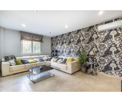 Exclusivo Chalet Pareado con Licencia Turística y Piscina Privada: Tu Paraíso Personal