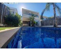 Fantástica villa independiente de 3 dormitorios con piscina privada en Villamartin