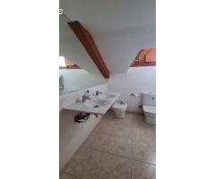 CASA CON PISCINA EN VENTA