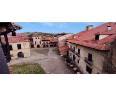 ÁTICO-DÚPLEX EN EL CORAZÓN HISTÓRICO DE SANTILLANA DEL MAR.-
