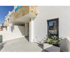 Duplex de 2/3 dormitorios con jardín privado, parking y piscina comunitaria en Bigastro