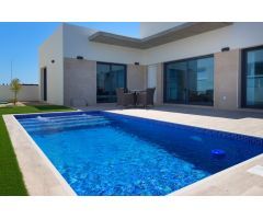 VILLA 3 DORMITORIOS 2 BAÑOS  EN UNA PLANTA CON PISCINA PRIVADA  EN DAYA NUEVA ( ALICANTE)