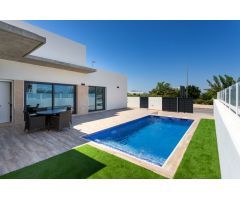 VILLA 3 DORMITORIOS 2 BAÑOS  EN UNA PLANTA CON PISCINA PRIVADA  EN DAYA NUEVA ( ALICANTE)