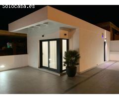 VILLAS DE 3 DORMITORIOS CON 2 BAÑOS Y JARDIN PRIVADO EN SAN FULGENCIO, COSTA BLANCA