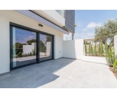 BUNGALOWS  DE 3 DORMITORIOS 2 BAÑOS, PISCINA COMUNITARIA EN PRECIOSO URBANIZACIÓN DE TORREVIEJA