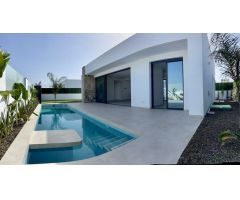 VILLA DE LUJO CON PISCINA Y PARKING EN  SAN JAVIER ( DOS MARES)