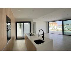 VILLA DE LUJO CON PISCINA Y PARKING EN  SAN JAVIER ( DOS MARES)