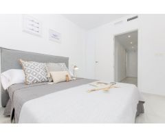 DUPLEX DE 3 DORMITORIOS 3 BAÑOS, PISCINA  COMUNITARIA, PARKING, EN TORREVIEJA ( LOS BALCONES)