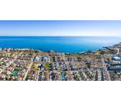 INCREÍBLE VILLA INDEPENDIENTE DE 3 DORMITORIOS 3 BAÑOS A 300MTS DE LA PLAYA EN TORREVIEJA