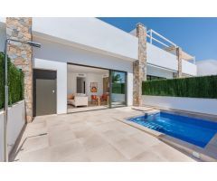 CHALET DE 2 DORMITORIOS 2 BAÑOS DE LUJO CON PARKING Y PISCINA PRIVADOS EN PILAR DE LA HORADADA