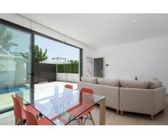CHALET DE 2 DORMITORIOS 2 BAÑOS DE LUJO CON PARKING Y PISCINA PRIVADOS EN PILAR DE LA HORADADA