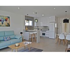 PRECIOSA VILLA DE 3 DORMITORIOS, 2 BAÑOS CON GARAJE Y PISCINA PRIVADA EN LOS ALCAZARES