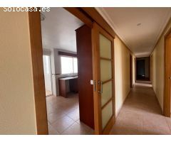 ATICO DE 5 DORMITORIOS 3 BAÑOS, TERRAZA, EN CENTRO DE TORREVIEJA