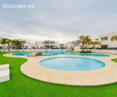 ADOSADO DE 3 DORMITORIOS 2 BAÑOS, PISCINA COMUNITARIA EN AGUAS NUEVAS (TORREVIEJA)