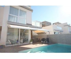 VILLA MODERNA DE LUJO DE 4 DORMITORIOS 4 BAÑOS, PISCINA, EN TORRETA FLORIDA ( TORREVIEJA )