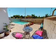 VILLA MODERNA DE LUJO DE 4 DORMITORIOS 4 BAÑOS, PISCINA, EN TORRETA FLORIDA ( TORREVIEJA )