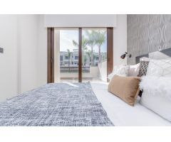Bungalow planta alta 3 dormitorios 2 baños, solarium privado, piscina comunitaria en Torrevieja