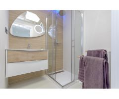 Bungalow planta alta 3 dormitorios 2 baños, solarium privado, piscina comunitaria en Torrevieja
