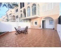 ¡ENCANTADORA VIVIENDA PLANTA BAJA  CON ESTILO MEDITERRÁNEO, GRAN PATIO PRIVADO Y VISTAS  TORREVIEJA