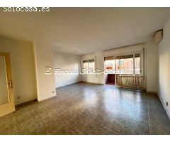 Luminoso piso en séptima planta con vistas despejadas – Passatge Miquel Carreras, Sabadell