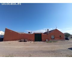 Casa con terreno en Venta en Los Martinez Del Puerto, Murcia