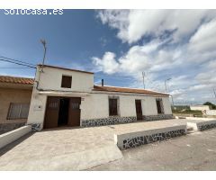 Casa de pueblo con terreno Los Paganes