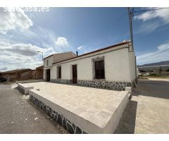 Casa de pueblo con terreno Los Paganes