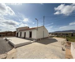 Casa de pueblo con terreno Los Paganes