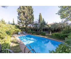 ¡MAGNIFICO CHALET CON AMPLIOS JARDINES Y PISCINA EN CORTIJO DEL AIRE!