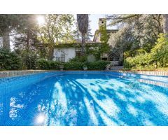 ¡MAGNIFICO CHALET CON AMPLIOS JARDINES Y PISCINA EN CORTIJO DEL AIRE!