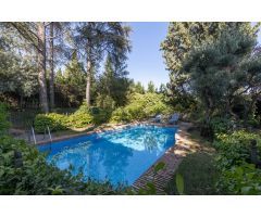 ¡MAGNIFICO CHALET CON AMPLIOS JARDINES Y PISCINA EN CORTIJO DEL AIRE!