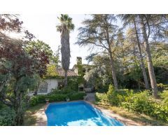 ¡MAGNIFICO CHALET CON AMPLIOS JARDINES Y PISCINA EN CORTIJO DEL AIRE!