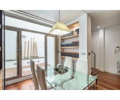Vivienda junto a plaza Mariana Pineda