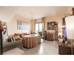 ¿Quiere vivir junto a Granada en una zona tranquila y bien comunicada en una urbanización con piscin