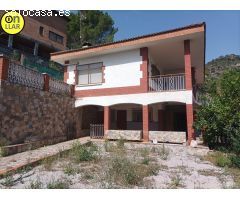CHALET DE  223 M2, PARCELA 550 M2, JARDINES, TERRAZAS, PISCINA, BUENAS VISTAS