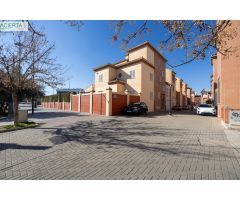 Espectacular casa ubicada en el exclusivo barrio de Albayda, diseñada con una distribución funcional