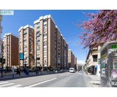 GRAN PISO EN URBANIZACIÓN ALMINARES DEL GENIL.