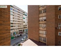 GRAN PISO EN URBANIZACIÓN ALMINARES DEL GENIL.