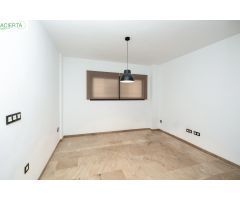 Piso de dos dormitorios, garaje y trastero.