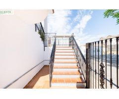 Gran Oportunidad en Láchar (Granada): Espectacular Casa con Local Comercial.