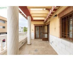EXCLUSIVA CASA EN LA MEJOR AVENIDA DE MARACENA