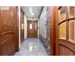 EXCLUSIVA CASA EN LA MEJOR AVENIDA DE MARACENA