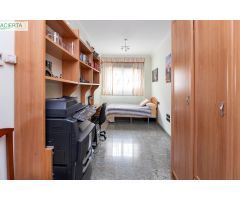EXCLUSIVA CASA EN LA MEJOR AVENIDA DE MARACENA