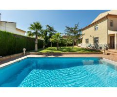 IMPONENTE CHALET EN OTURA