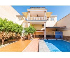 ???? ¡Espectacular chalet independiente en Santa Fe – Vega de Granada!