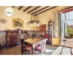 FANTÁSTICA CASA SEÑORIAL CON JARDÍN EN EL CENTRO!